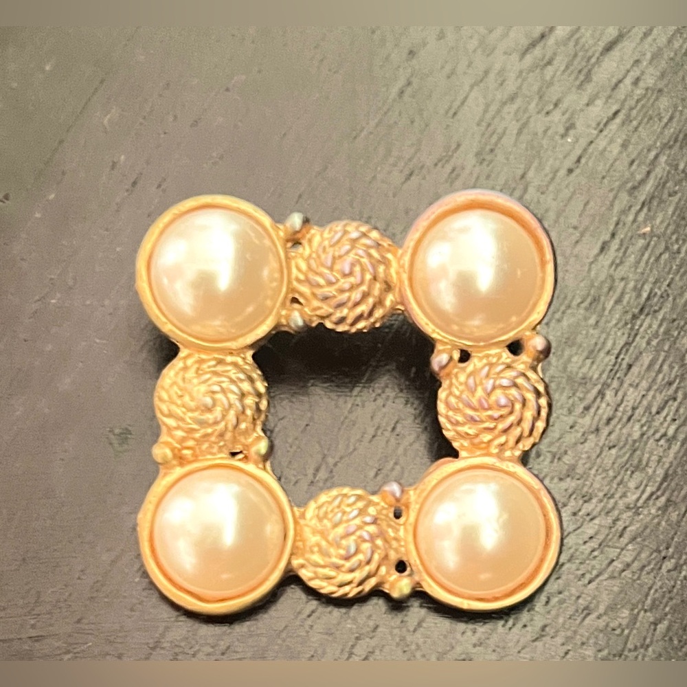 VINTAGE Gold-Tone and Faux Pearl Brooch/ Pin